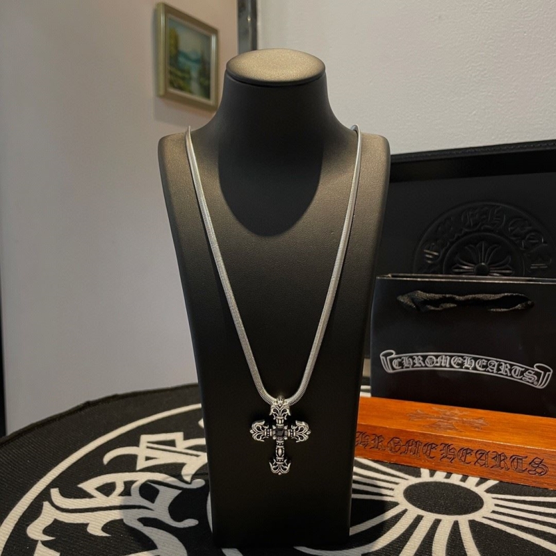 Ch**me He**ts necklaces